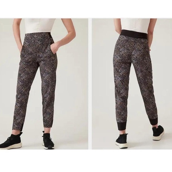 Athleta Pants - Athleta Trekkie North Joggers in Kinetic Abstract